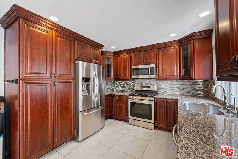 7869 Ventura Canyon Avenue 306