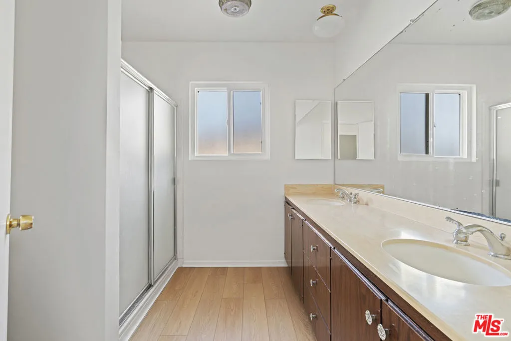 Pacific Palisades, California 90272, United States, 5 Bedrooms Bedrooms, ,3 BathroomsBathrooms,Residential,Active,141023