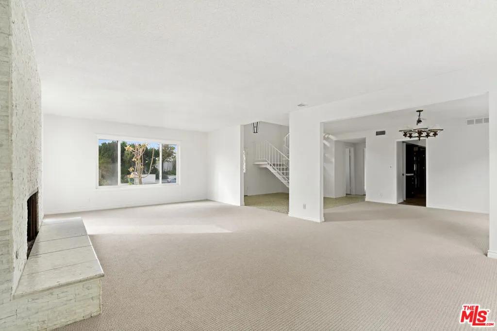 Pacific Palisades, California 90272, United States, 5 Bedrooms Bedrooms, ,3 BathroomsBathrooms,Residential,Active,141023