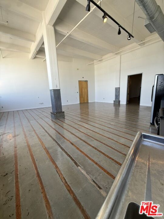 1850 Industrial Street 607