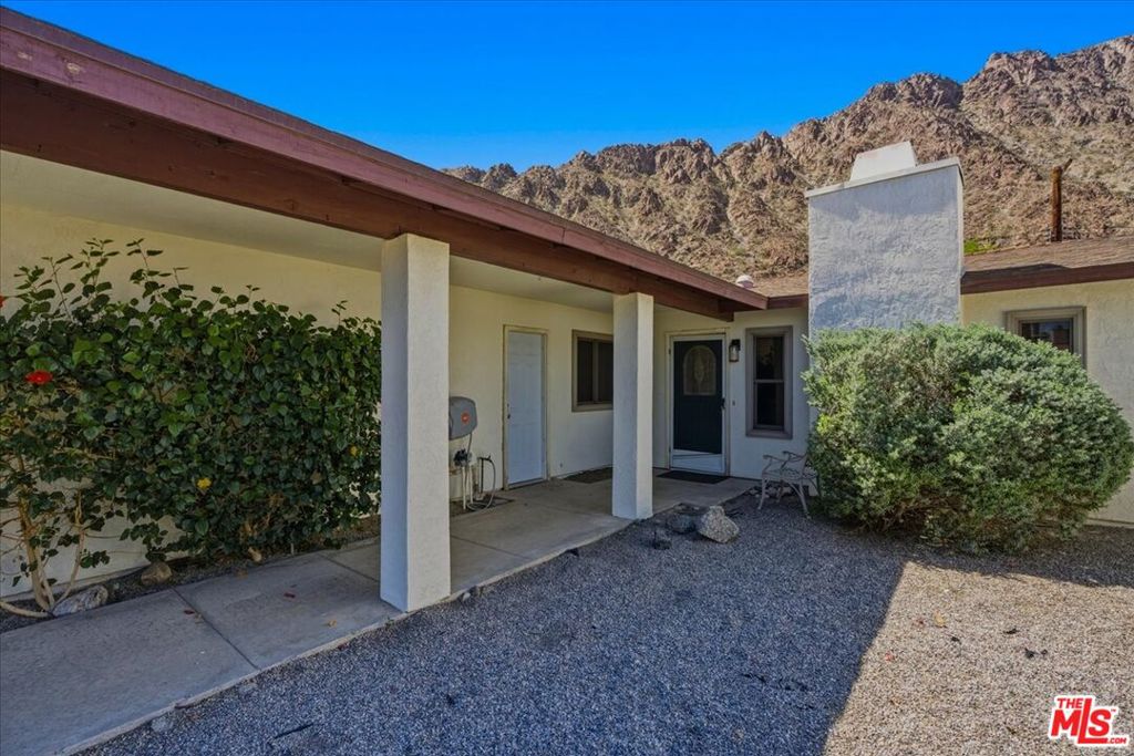 52105 Avenida Cortez