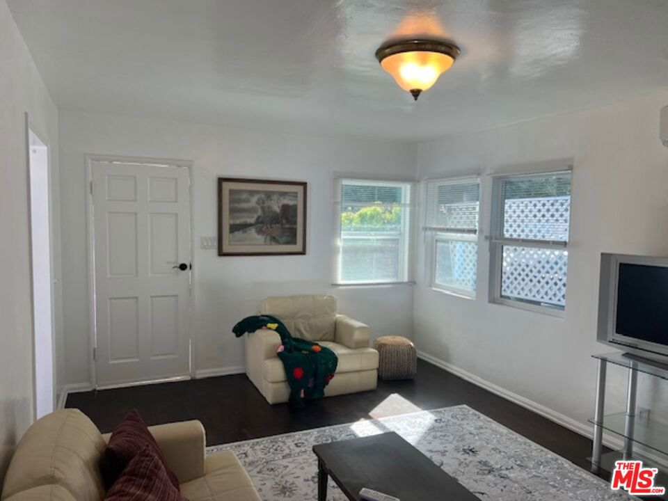 2575 S Barrington Avenue