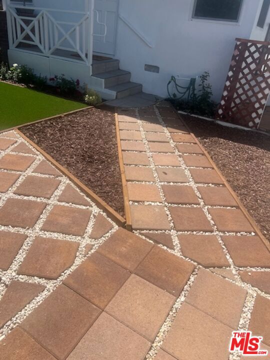 2575 S Barrington Avenue