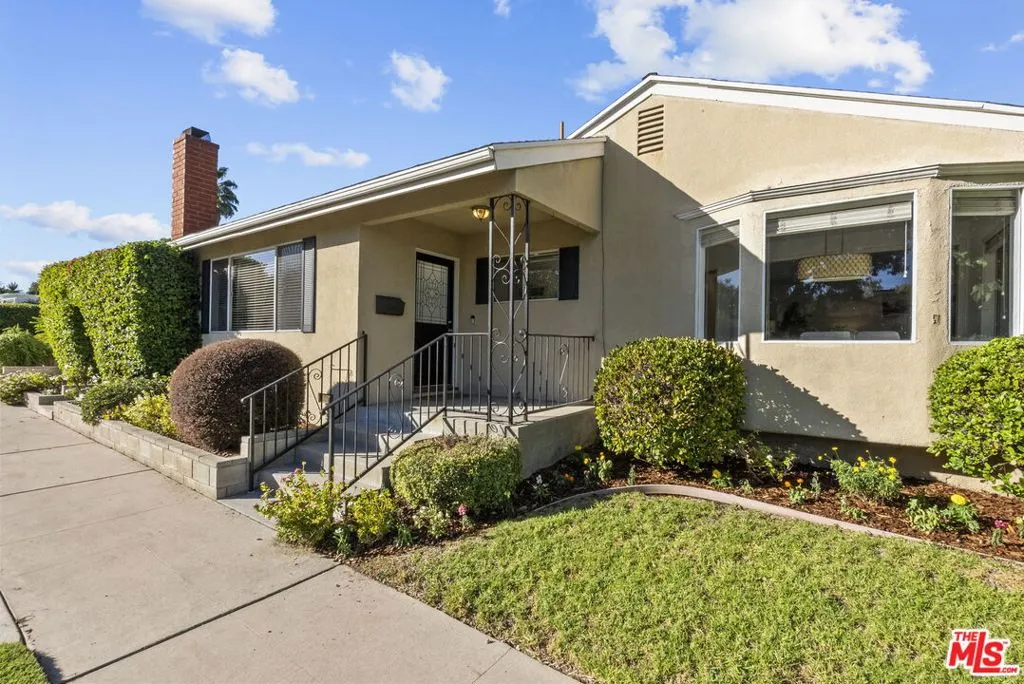 Encino, California 91436, United States, 3 Bedrooms Bedrooms, ,2 BathroomsBathrooms,Residential,Active,236589