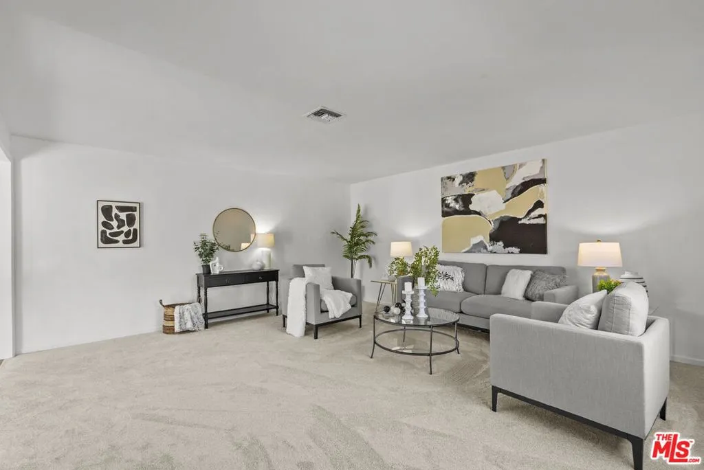 Encino, California 91436, United States, 3 Bedrooms Bedrooms, ,2 BathroomsBathrooms,Residential,Active,236589