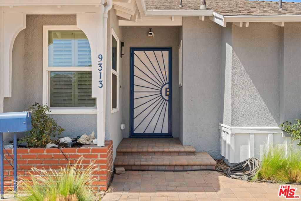 9313 Hayvenhurst Avenue