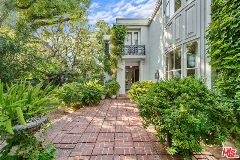 1110 Benedict Canyon Drive