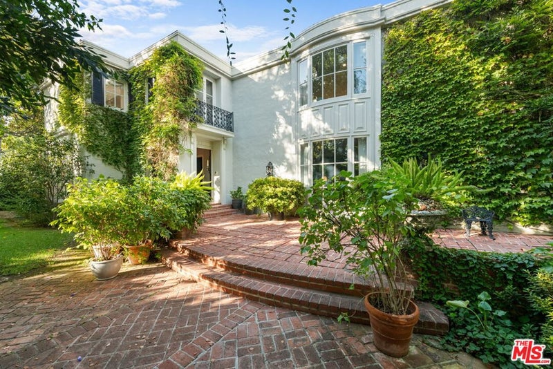 1110 Benedict Canyon Drive