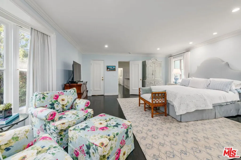 Beverly Hills, California 90210, United States, 5 Bedrooms Bedrooms, ,5 BathroomsBathrooms,Residential,Active,205135