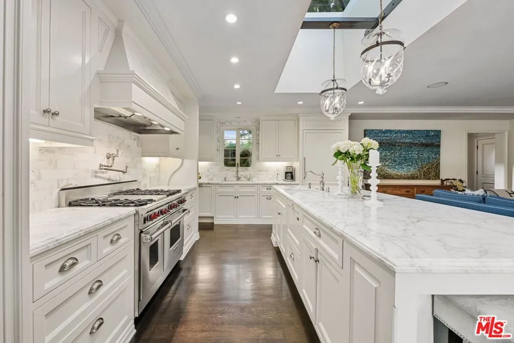 Beverly Hills, California 90210, United States, 5 Bedrooms Bedrooms, ,5 BathroomsBathrooms,Residential,Active,205135