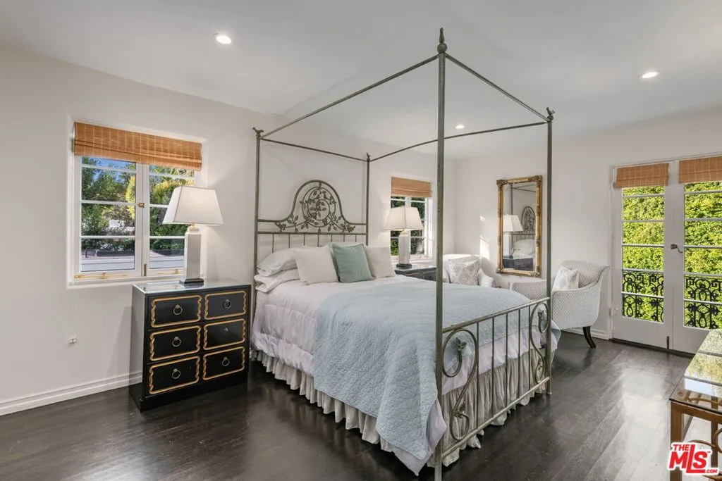 Beverly Hills, California 90210, United States, 5 Bedrooms Bedrooms, ,5 BathroomsBathrooms,Residential,Active,205135