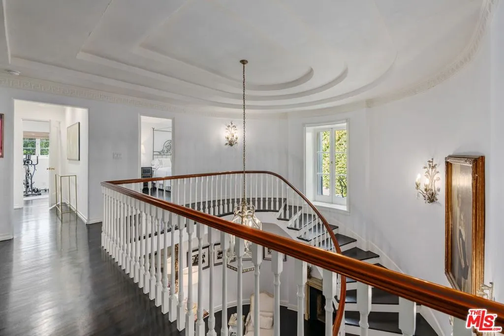 Beverly Hills, California 90210, United States, 5 Bedrooms Bedrooms, ,5 BathroomsBathrooms,Residential,Active,205135