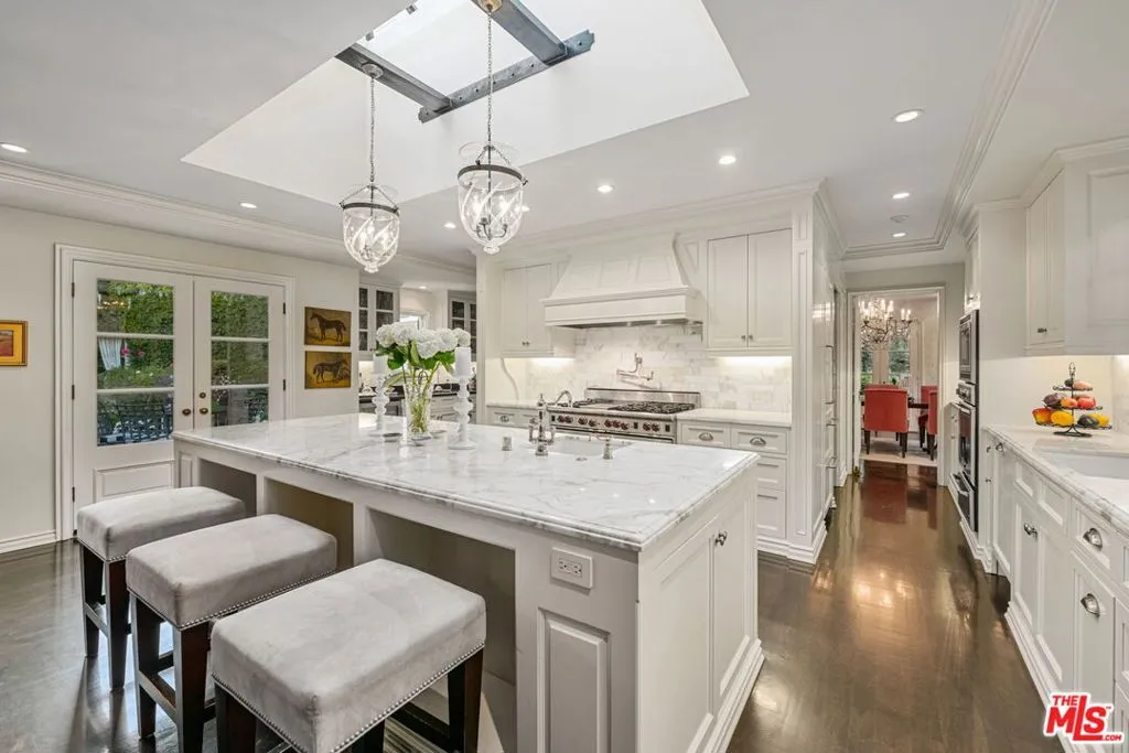 Beverly Hills, California 90210, United States, 5 Bedrooms Bedrooms, ,5 BathroomsBathrooms,Residential,Active,205135