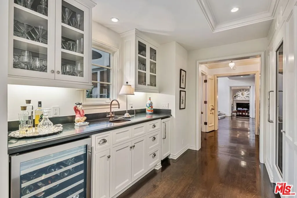 Beverly Hills, California 90210, United States, 5 Bedrooms Bedrooms, ,5 BathroomsBathrooms,Residential,Active,205135