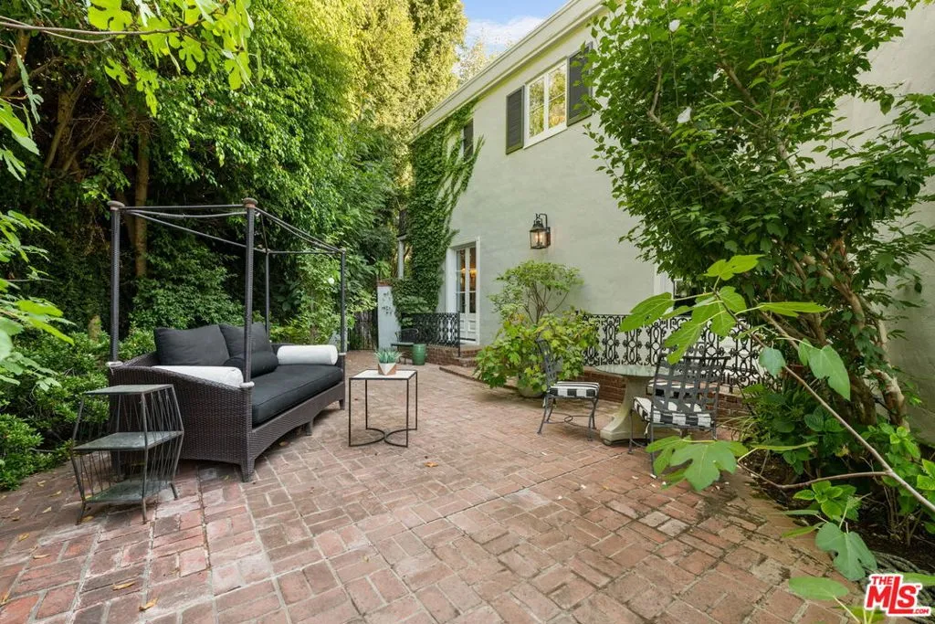 Beverly Hills, California 90210, United States, 5 Bedrooms Bedrooms, ,5 BathroomsBathrooms,Residential,Active,205135