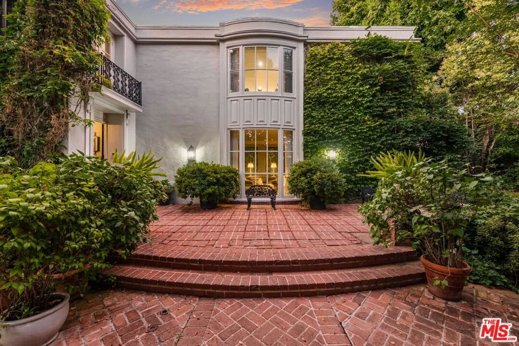 Beverly Hills, California 90210, United States, 5 Bedrooms Bedrooms, ,5 BathroomsBathrooms,Residential,Active,205135