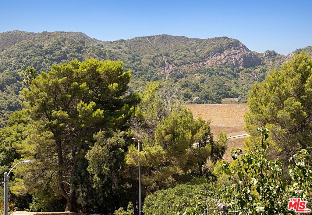 1476 Palisades Drive