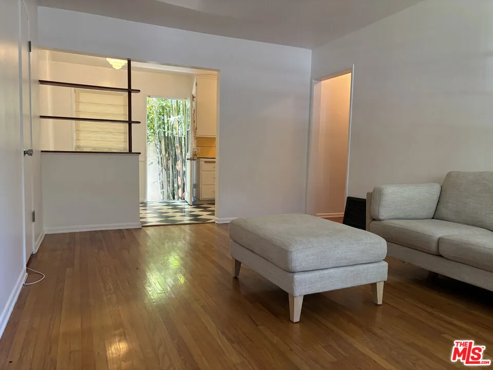 Santa Monica, California 90403, United States, 1 Bedroom Bedrooms, ,1 BathroomBathrooms,Residential,Active,222488