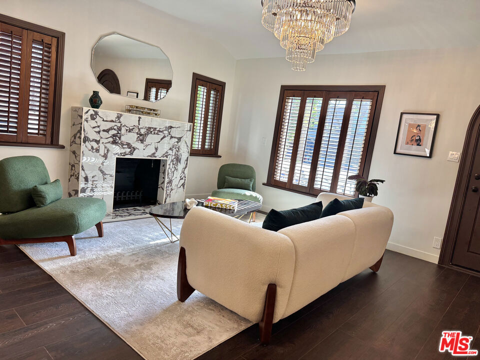 636 N Curson Avenue