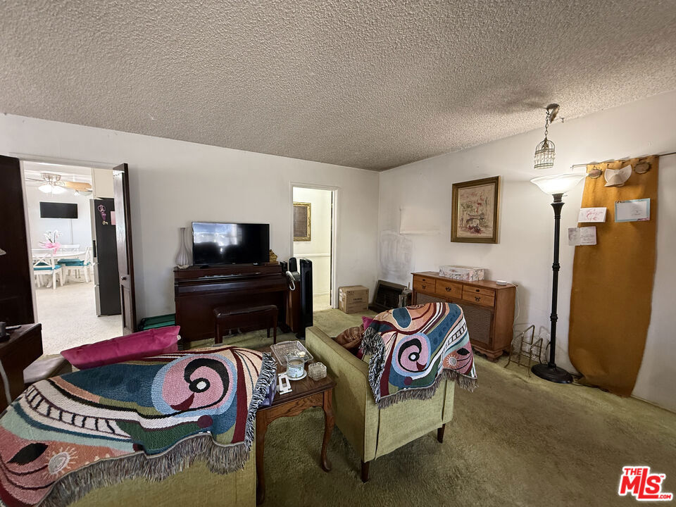 3810 S Dunsmuir Avenue