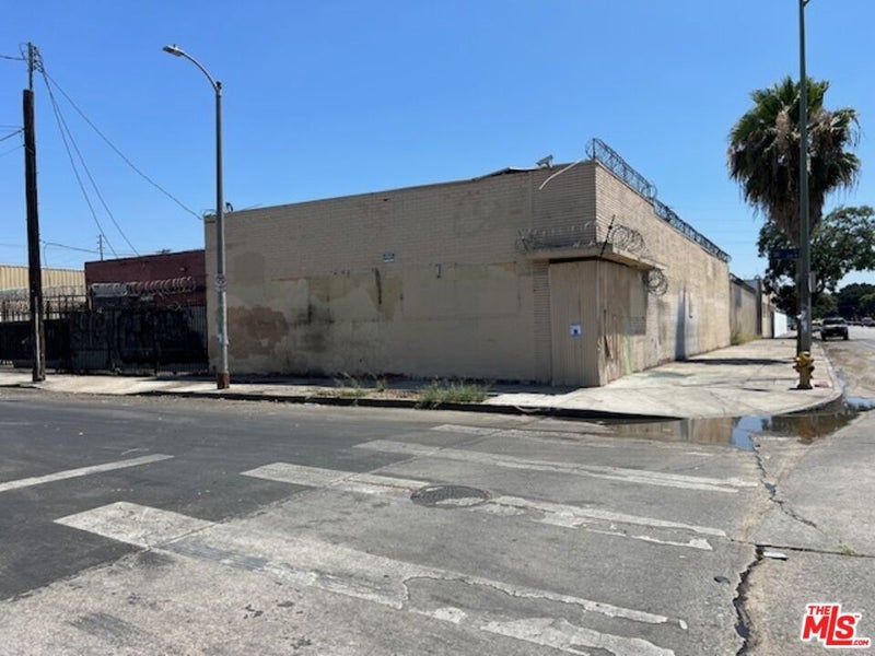 3130 S Broadway