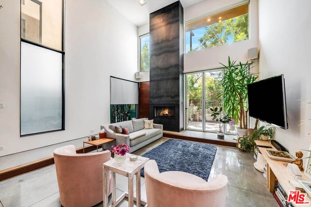 417 Venice Way, Los Angeles