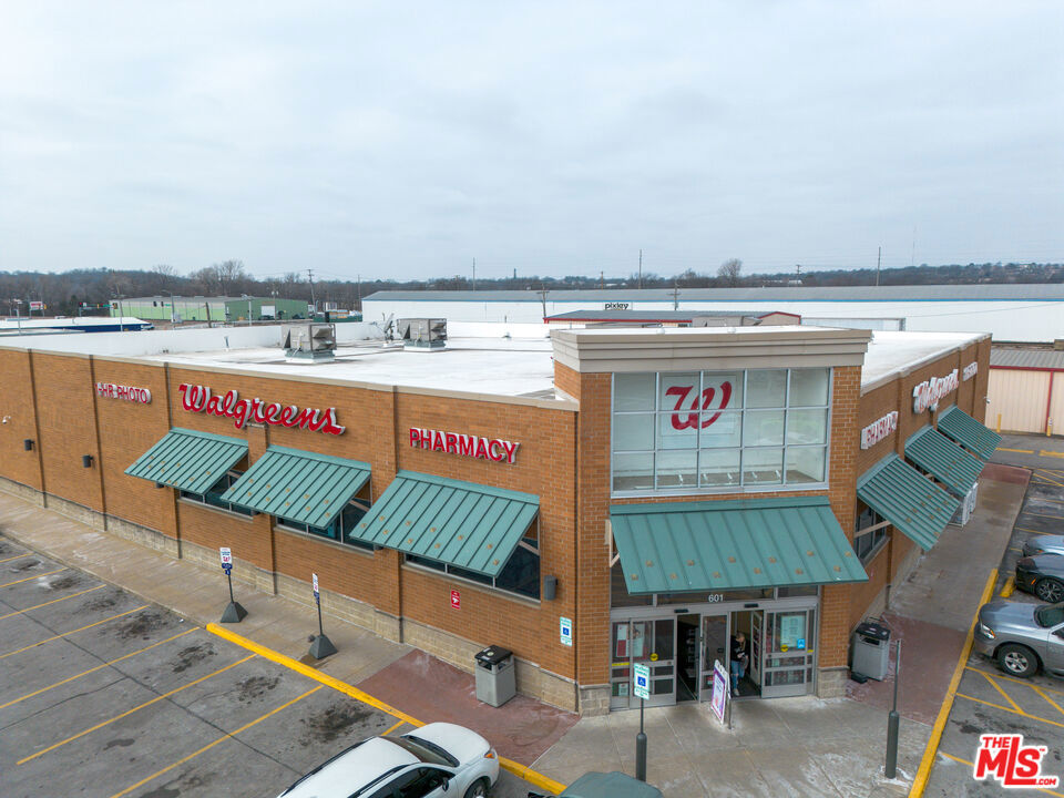 601 W Will Rogers Boulevard