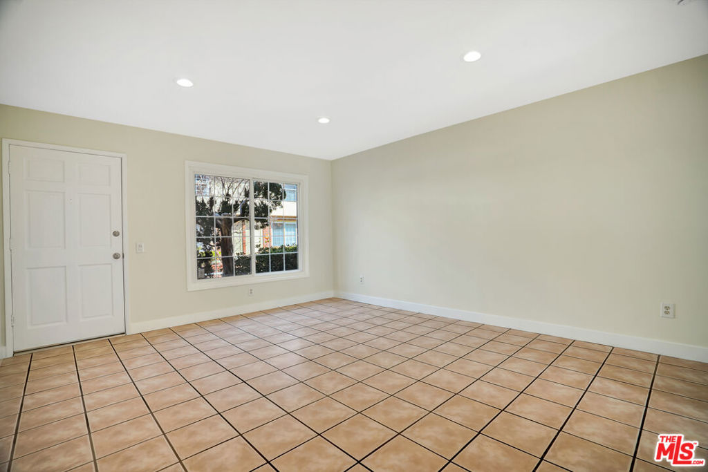 10065 De Soto Avenue 304