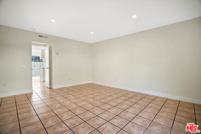 10065 De Soto Avenue 304