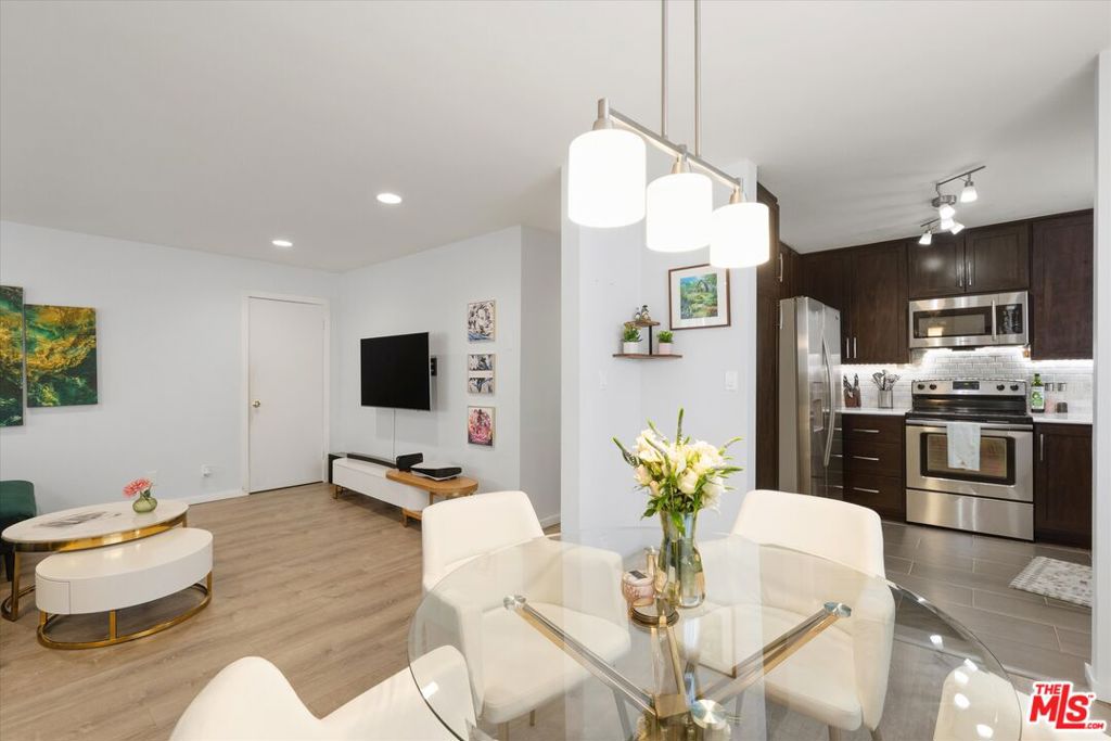 2852 Sawtelle Boulevard 12