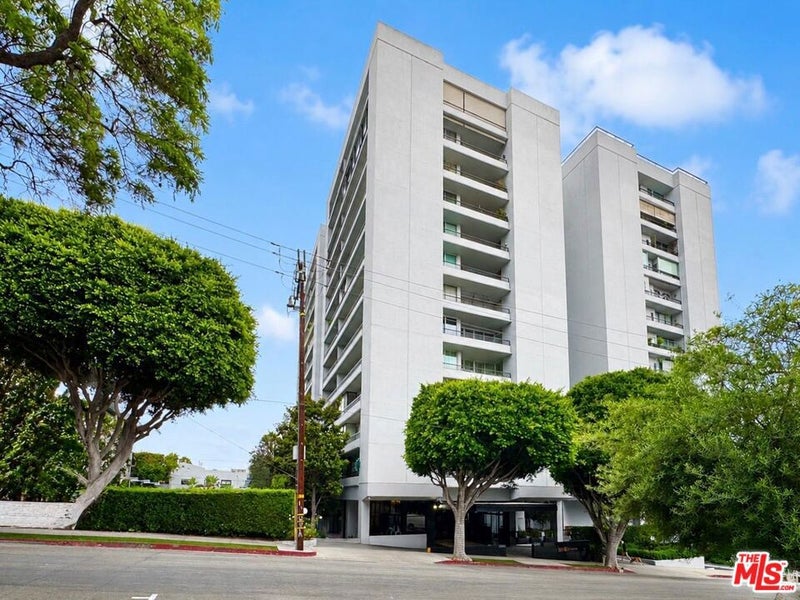 1100 Alta Loma Road 902