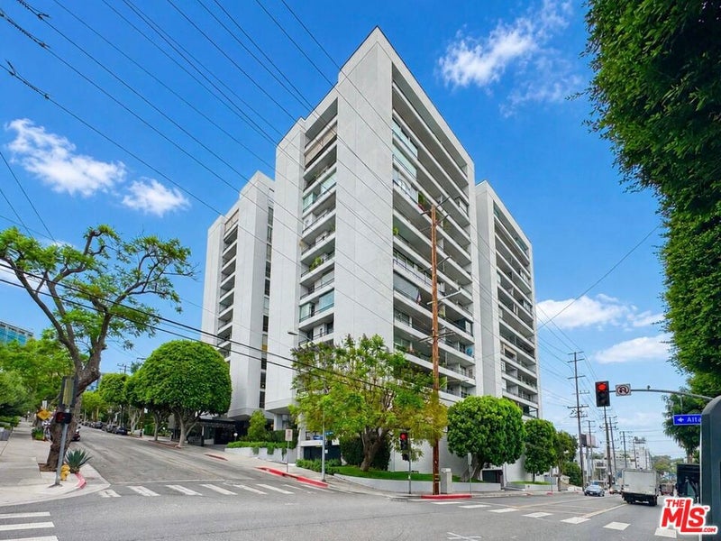 1100 Alta Loma Road 902