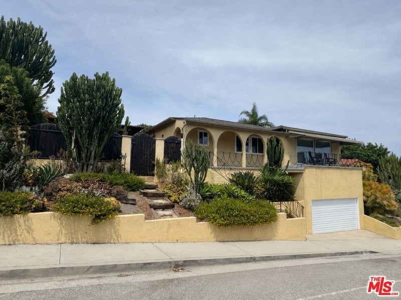 1150 W Summerland Avenue