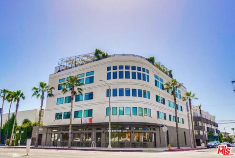 Photo of 105 S Fairfax Avenue #105, Los Angeles, CA 90036 (MLS # 26855541)