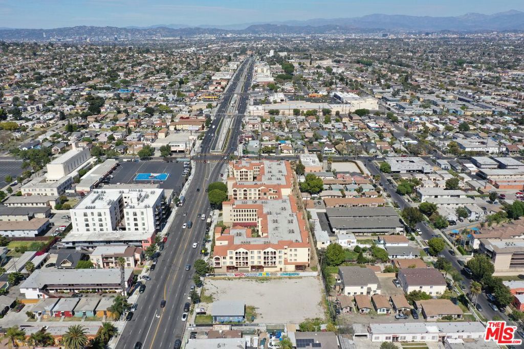 6200 Crenshaw Boulevard