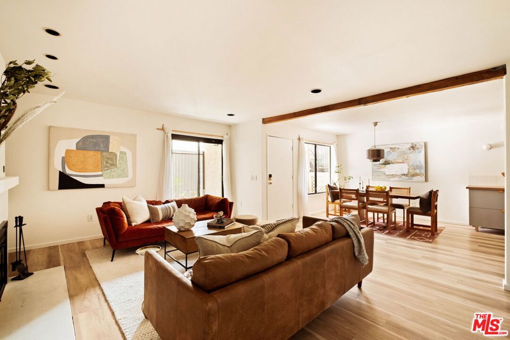 1942 Grace Avenue 118