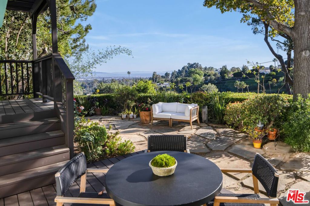 1030 N Kenter Avenue