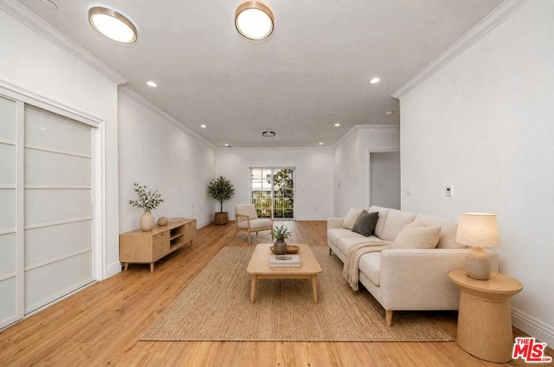 944 S Serrano Avenue 301