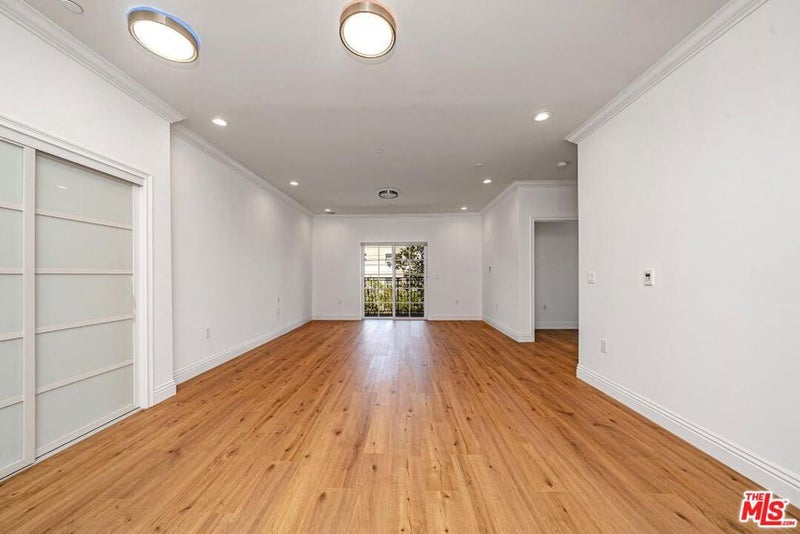 944 S Serrano Avenue 301