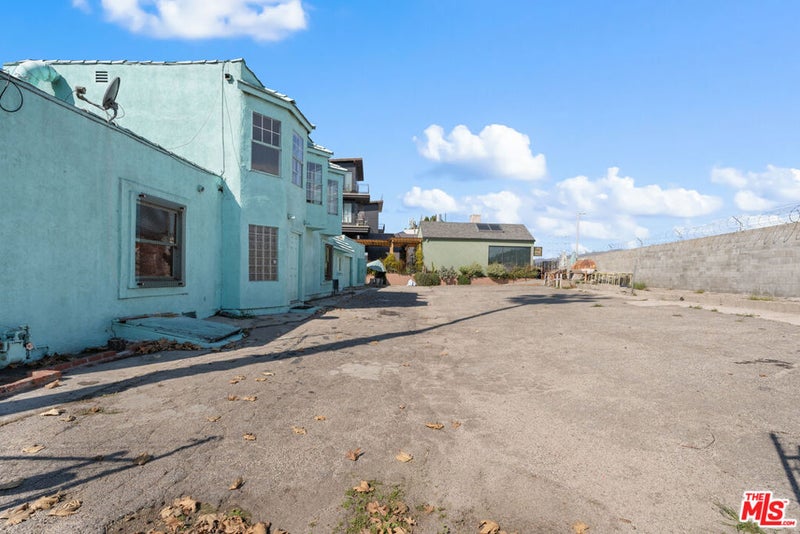 3051 N Coolidge Avenue