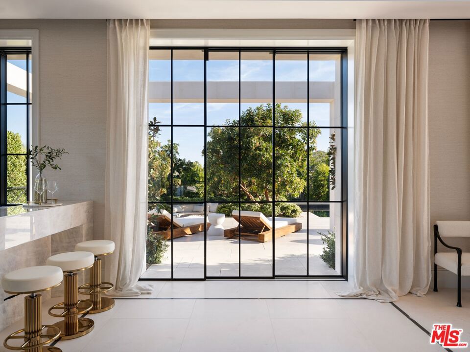 Properties 4 721 N Bonhill Road
