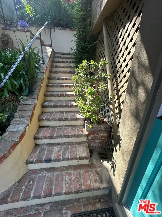 Santa Monica, California 90402, United States, 1 Bedroom Bedrooms, ,1 BathroomBathrooms,Residential,Active,180458