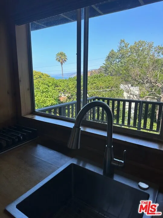 Santa Monica, California 90402, United States, 1 Bedroom Bedrooms, ,1 BathroomBathrooms,Residential,Active,180458