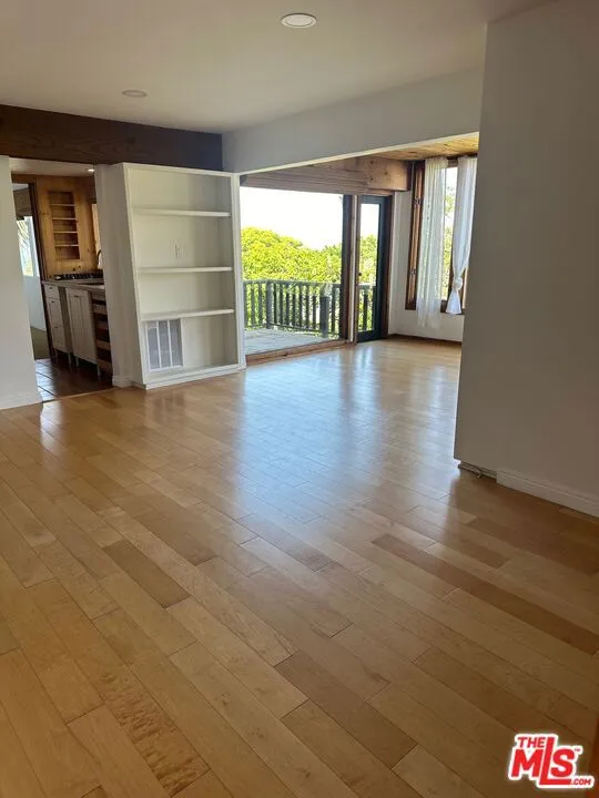 Santa Monica, California 90402, United States, 1 Bedroom Bedrooms, ,1 BathroomBathrooms,Residential,Active,180458