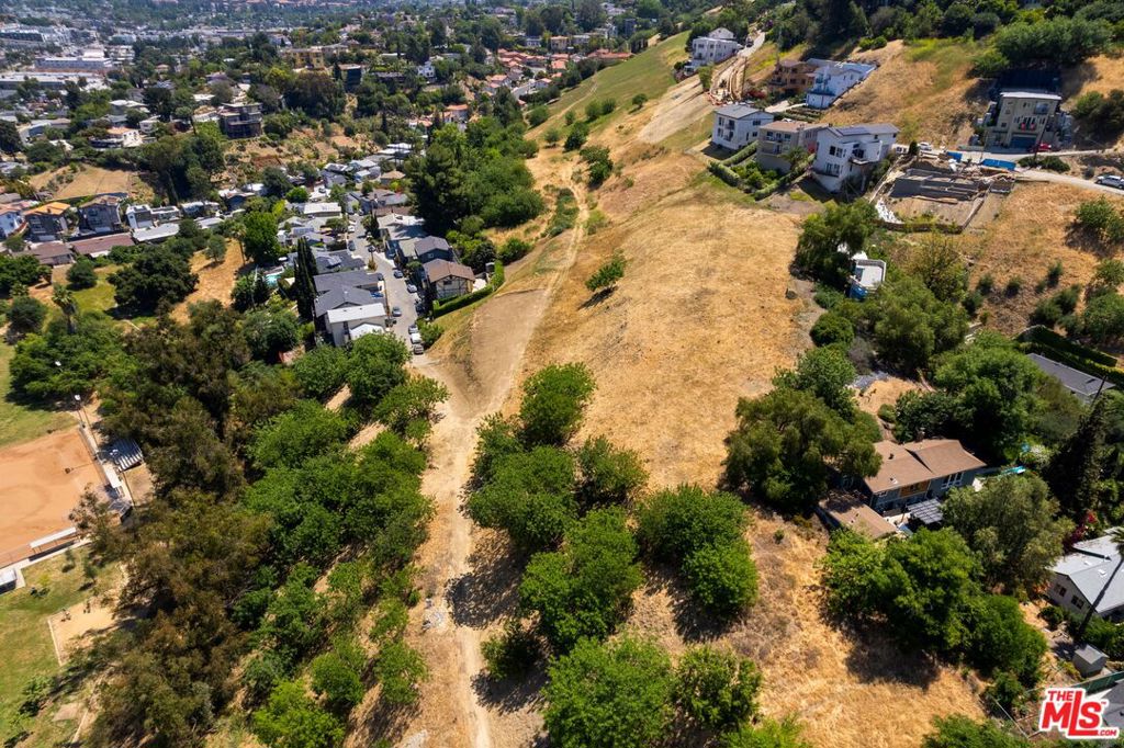 Properties 4 3586 N Mimosa Drive
