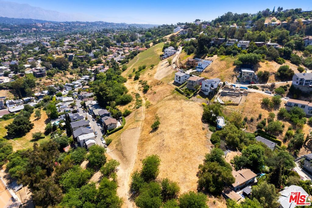 Properties 1 3586 N Mimosa Drive