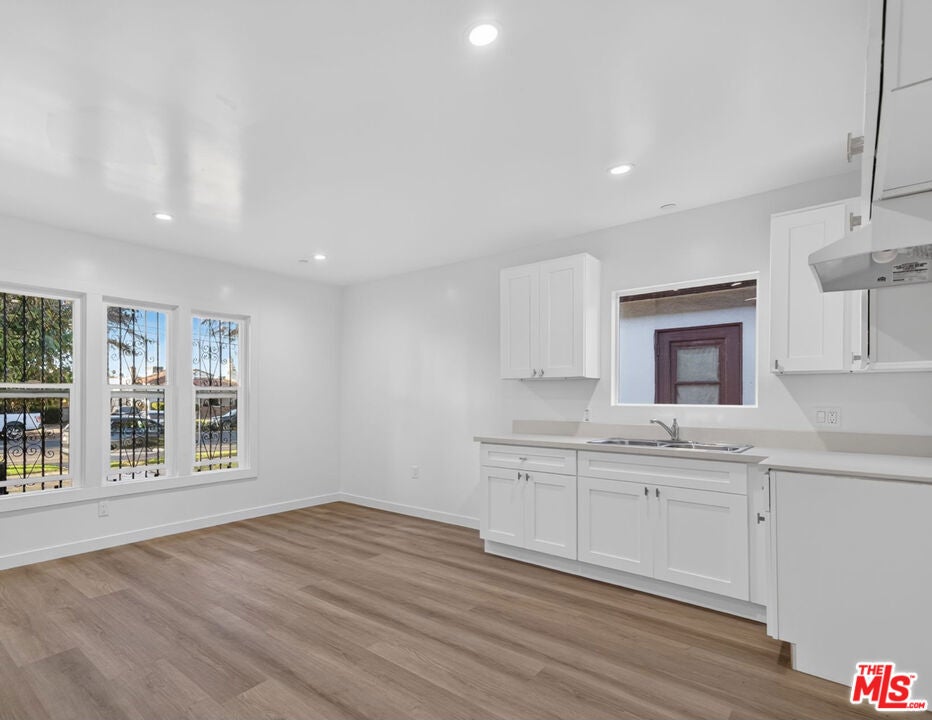 1046 W 83rd Street