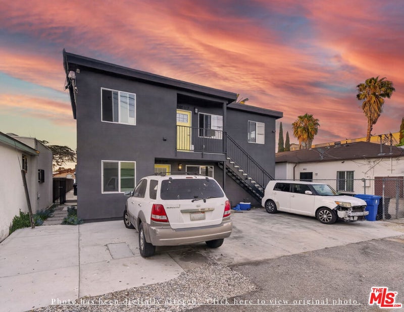 1046 W 83rd Street