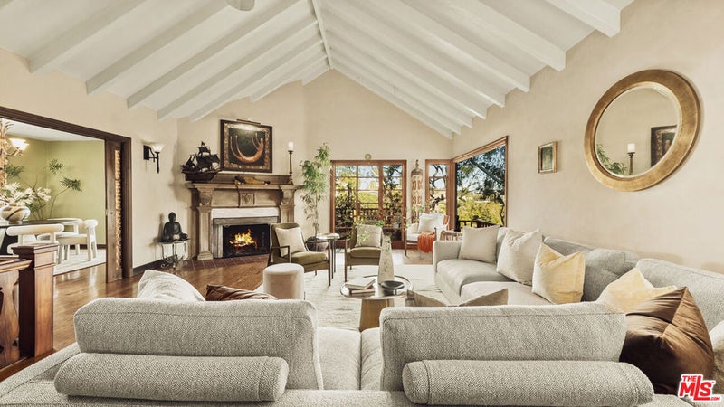 2882 Belden Drive