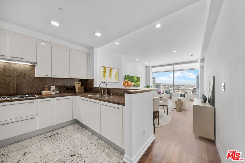 900 W OLYMPIC Boulevard 31E